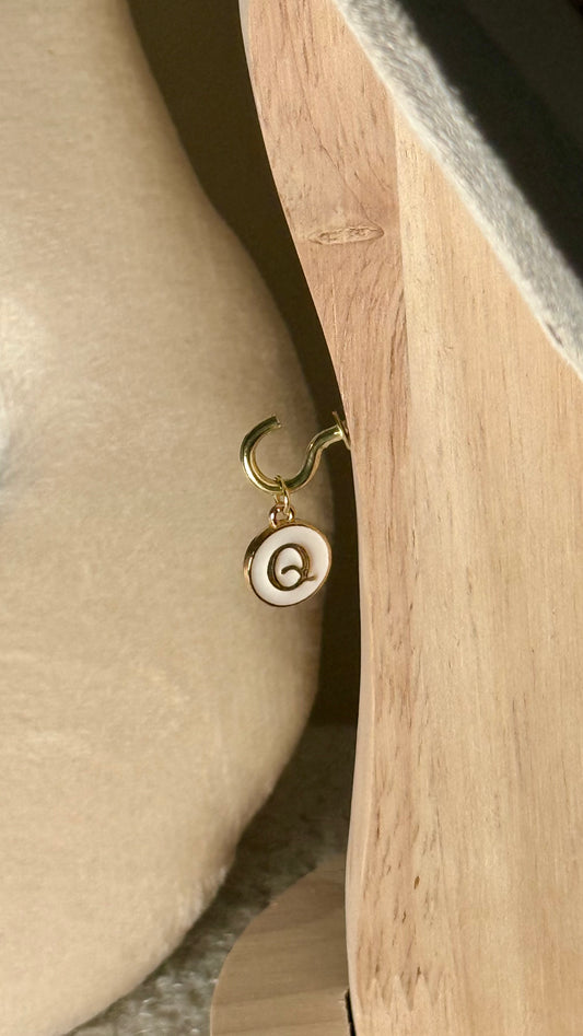 Charm lettre Q