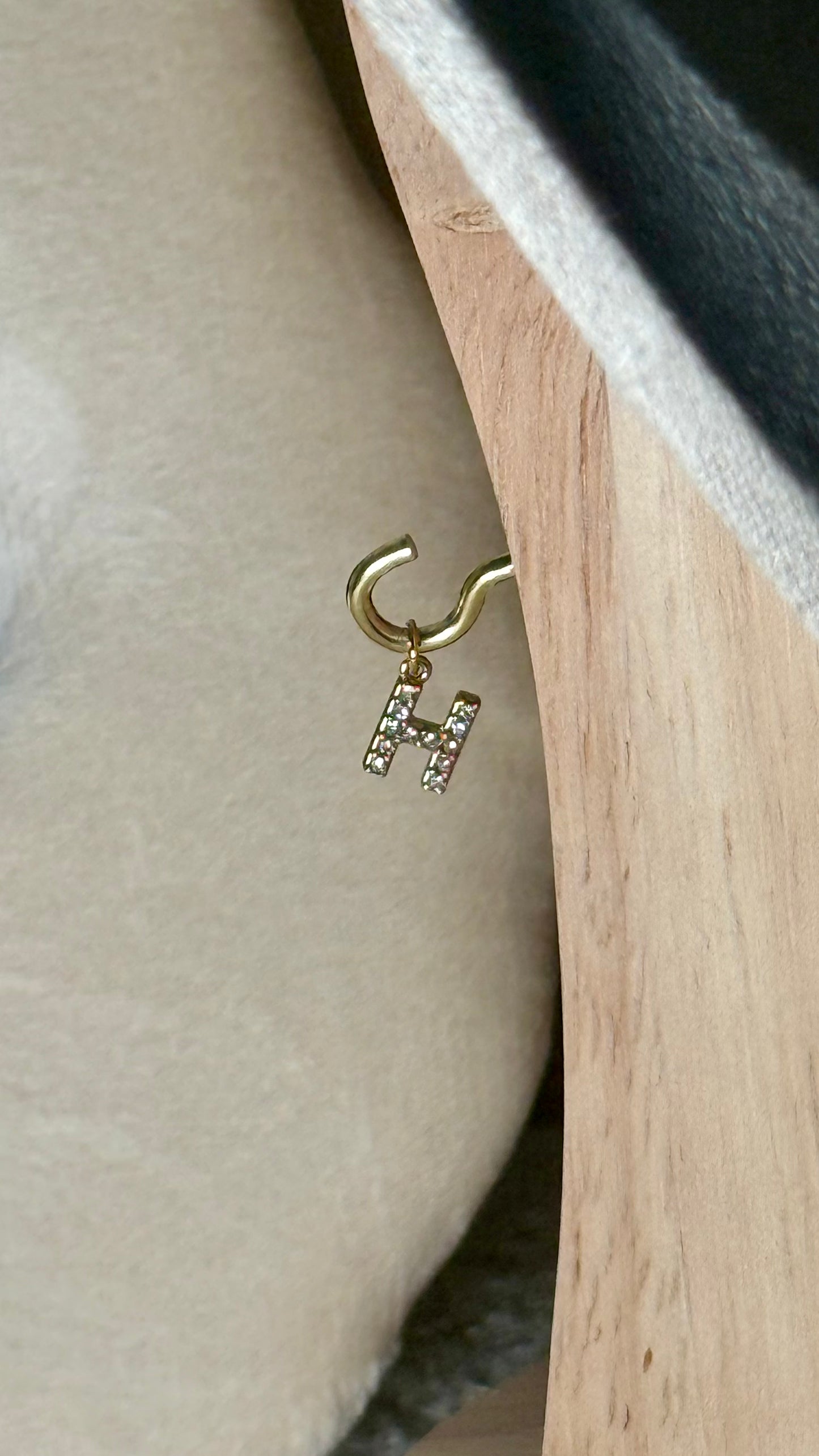 Charm lettre H strass