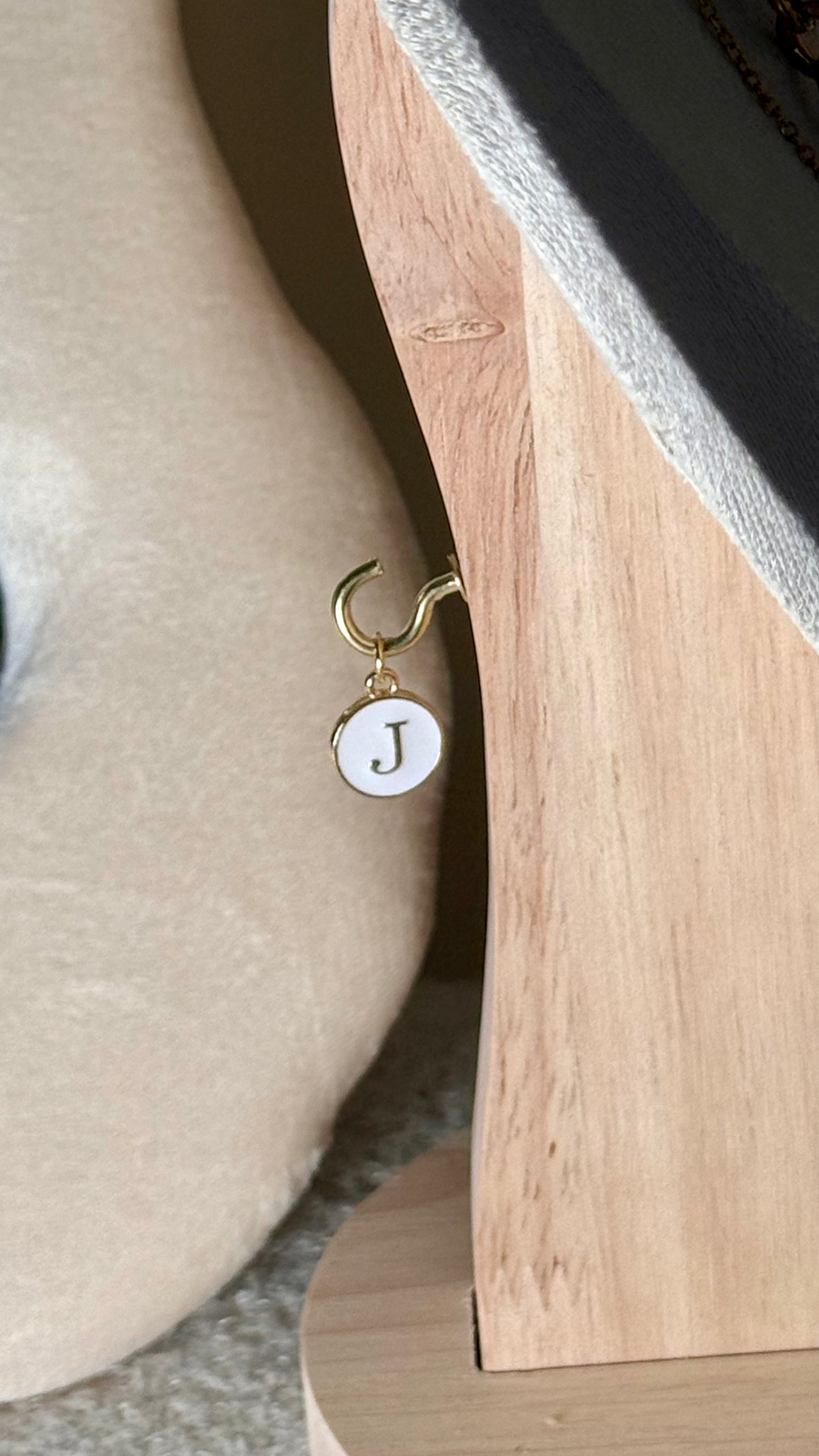 Charm lettre J
