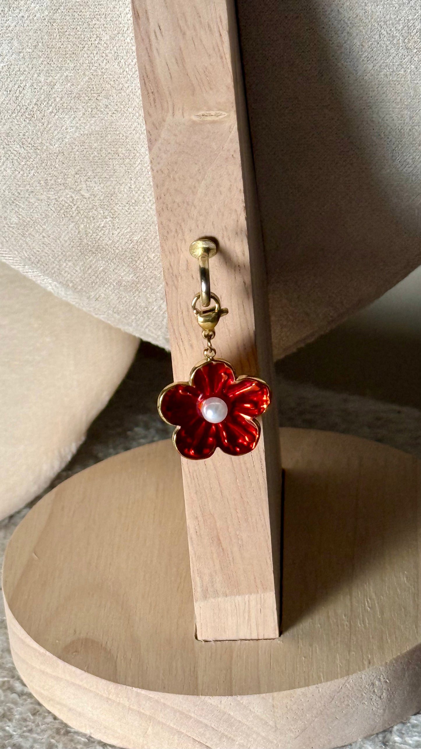 Charm fleur rouge