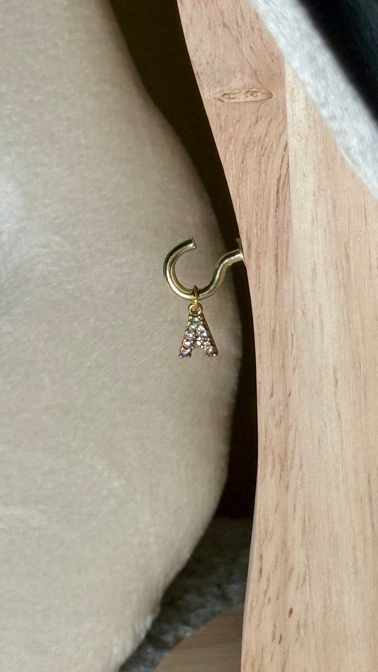 Charm lettre A strass