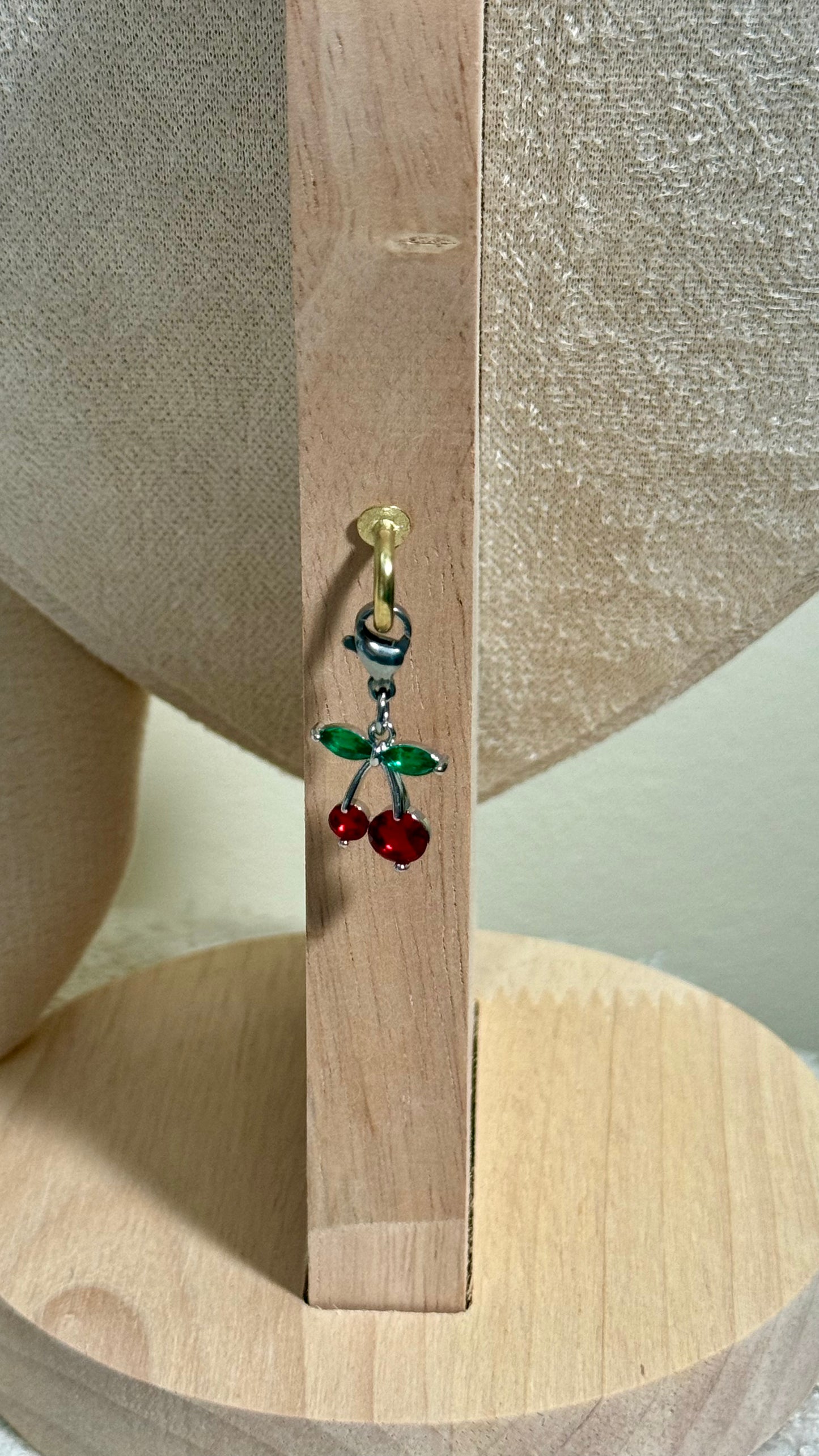 Charm cerise argenté