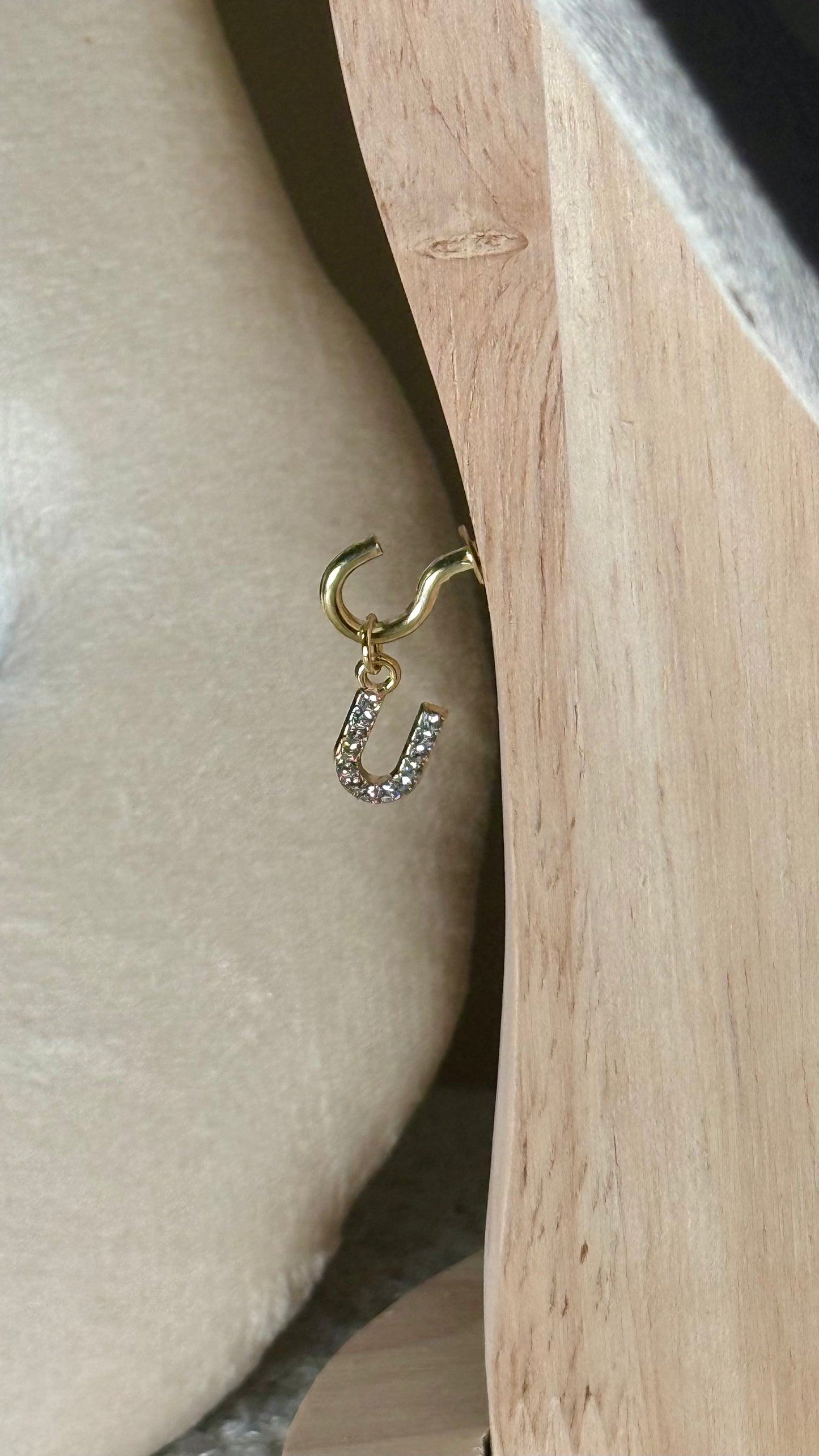 Charm lettre U brillant