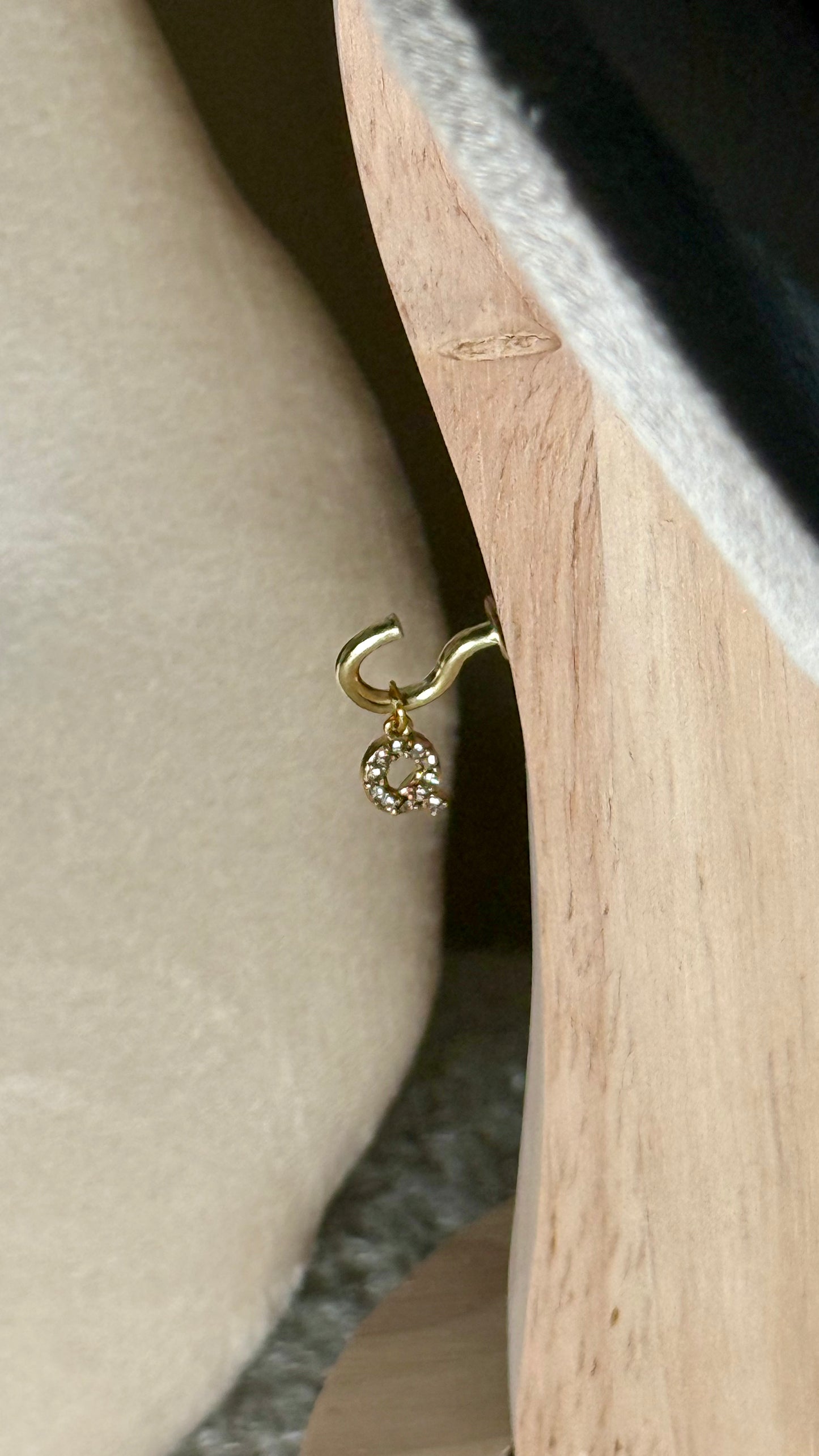 Charm lettre Q strass