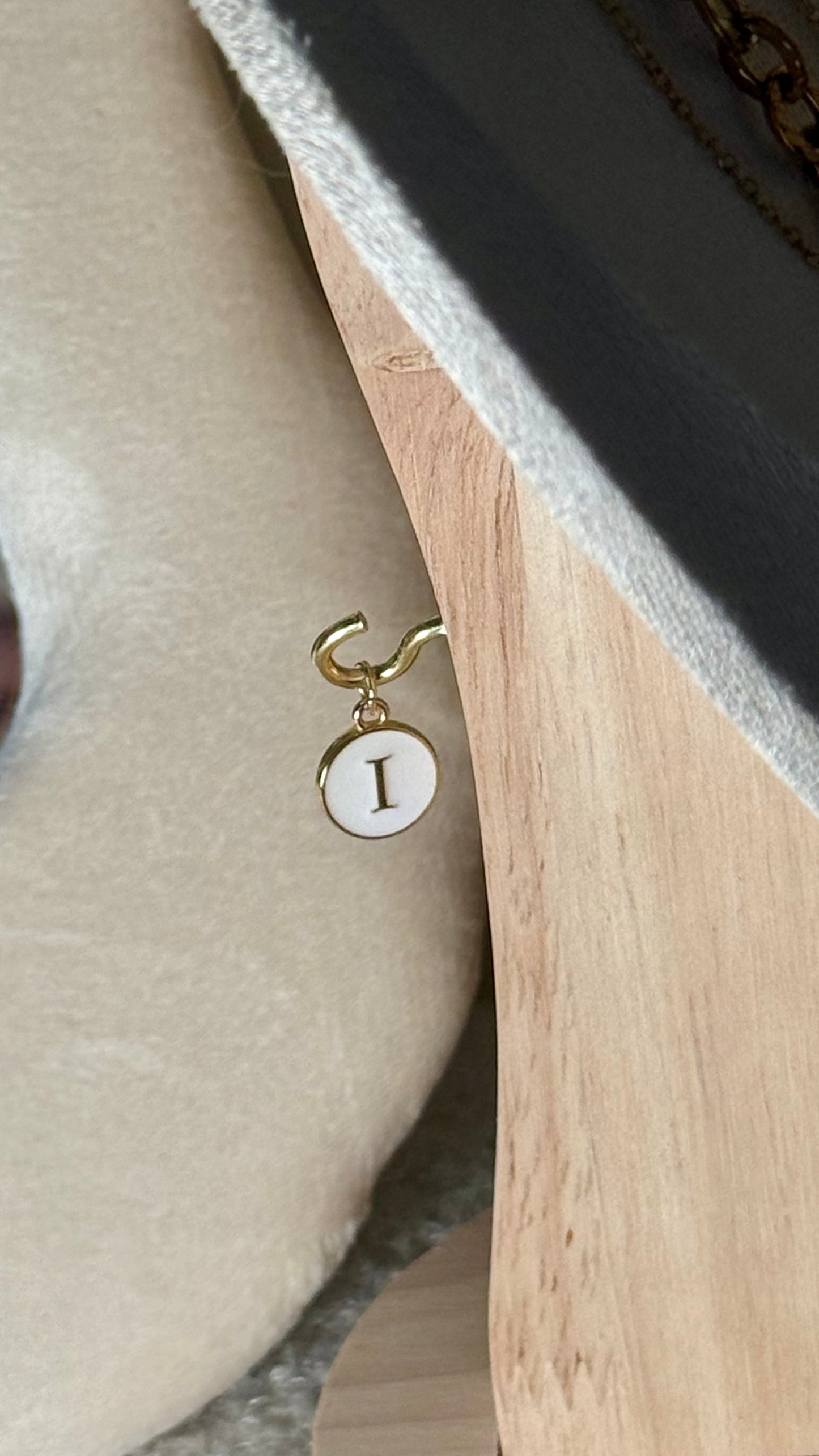 Charm lettre I