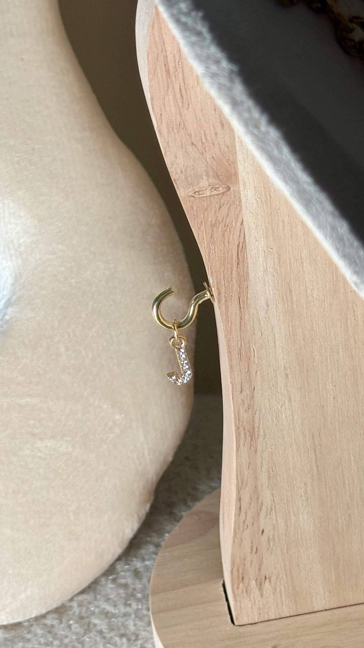 Charm lettre J brillant