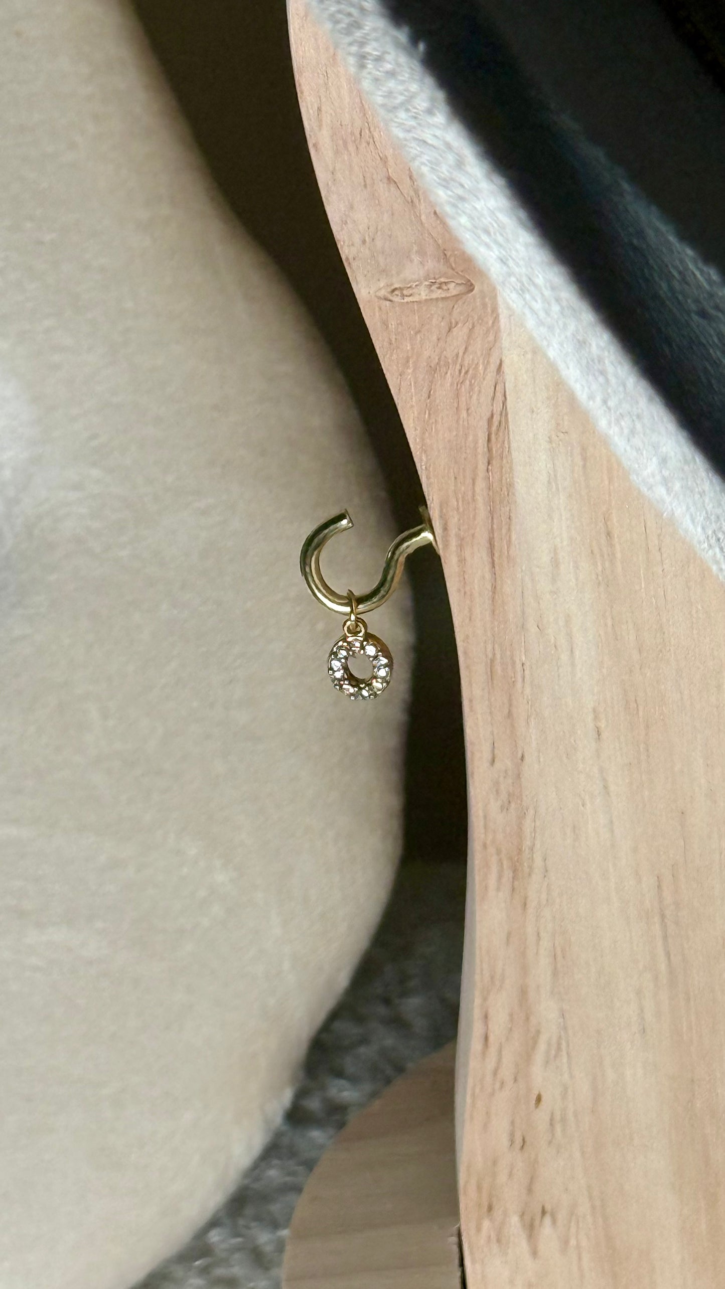 Charm lettre O strass