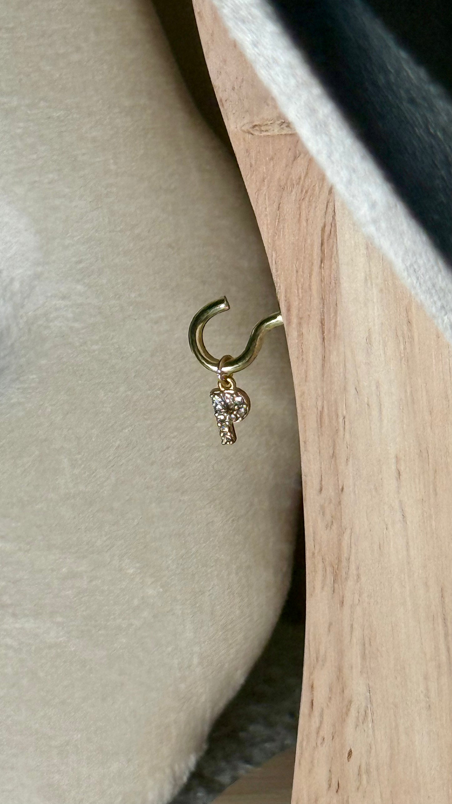 Charm lettre P strass