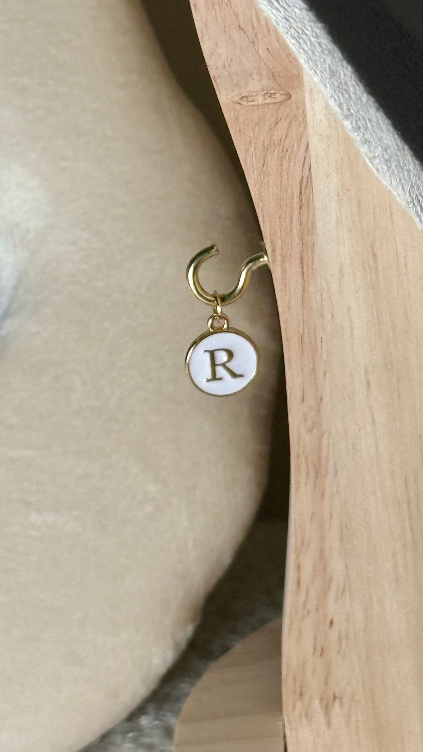 Charm lettre R