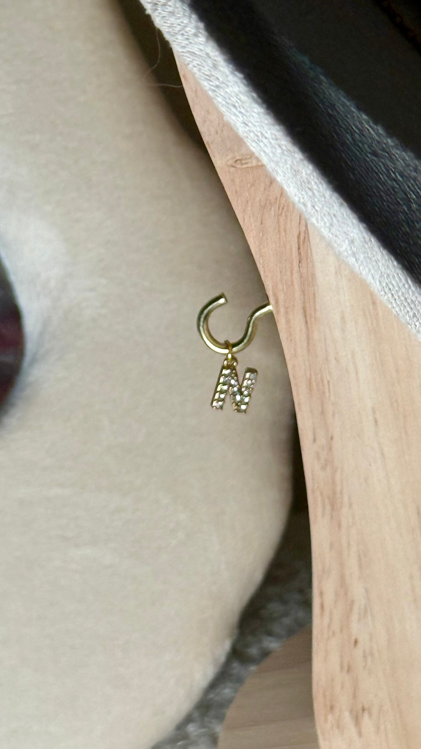 Charm lettre N strass