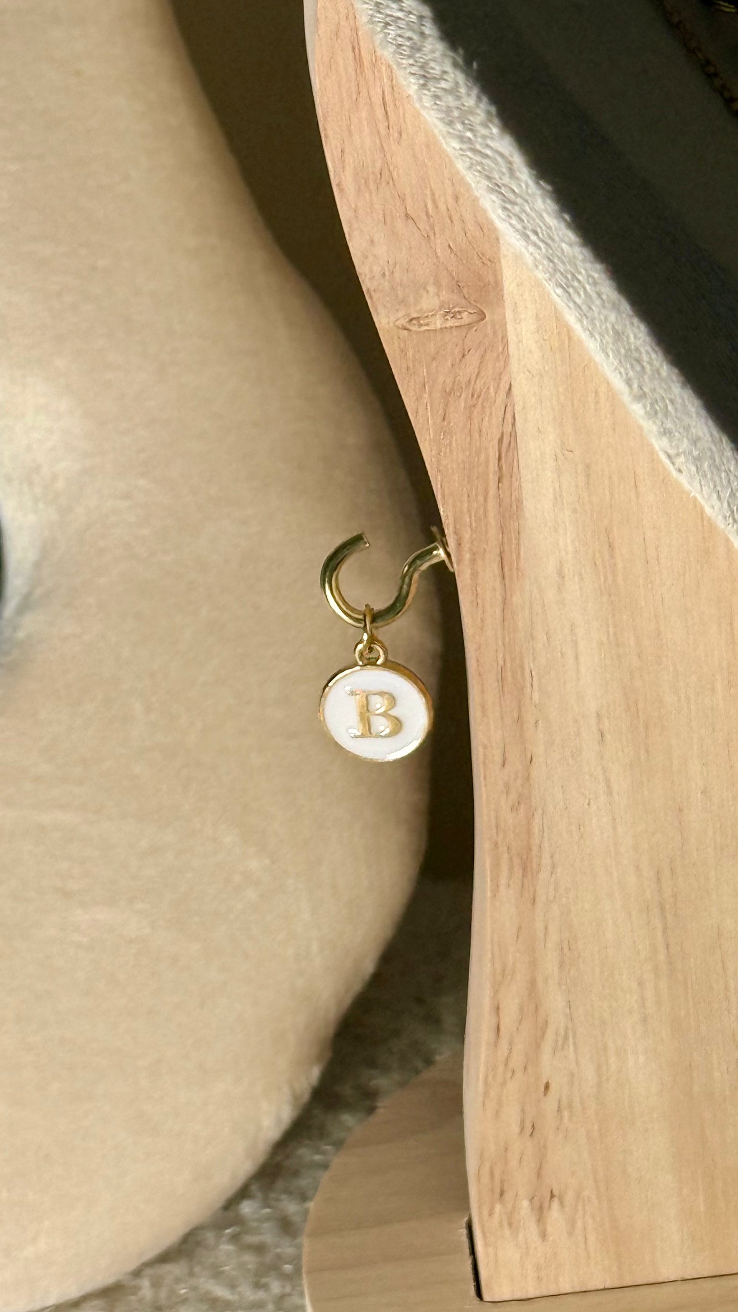 Charm lettre B