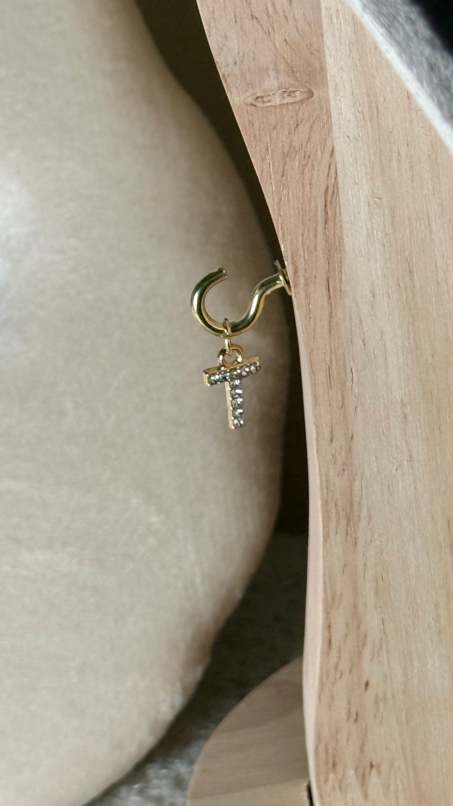 Charm lettre T brillant