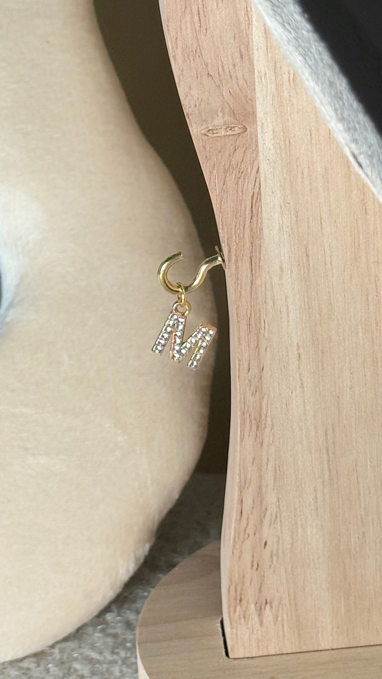 Charm lettre M brillant