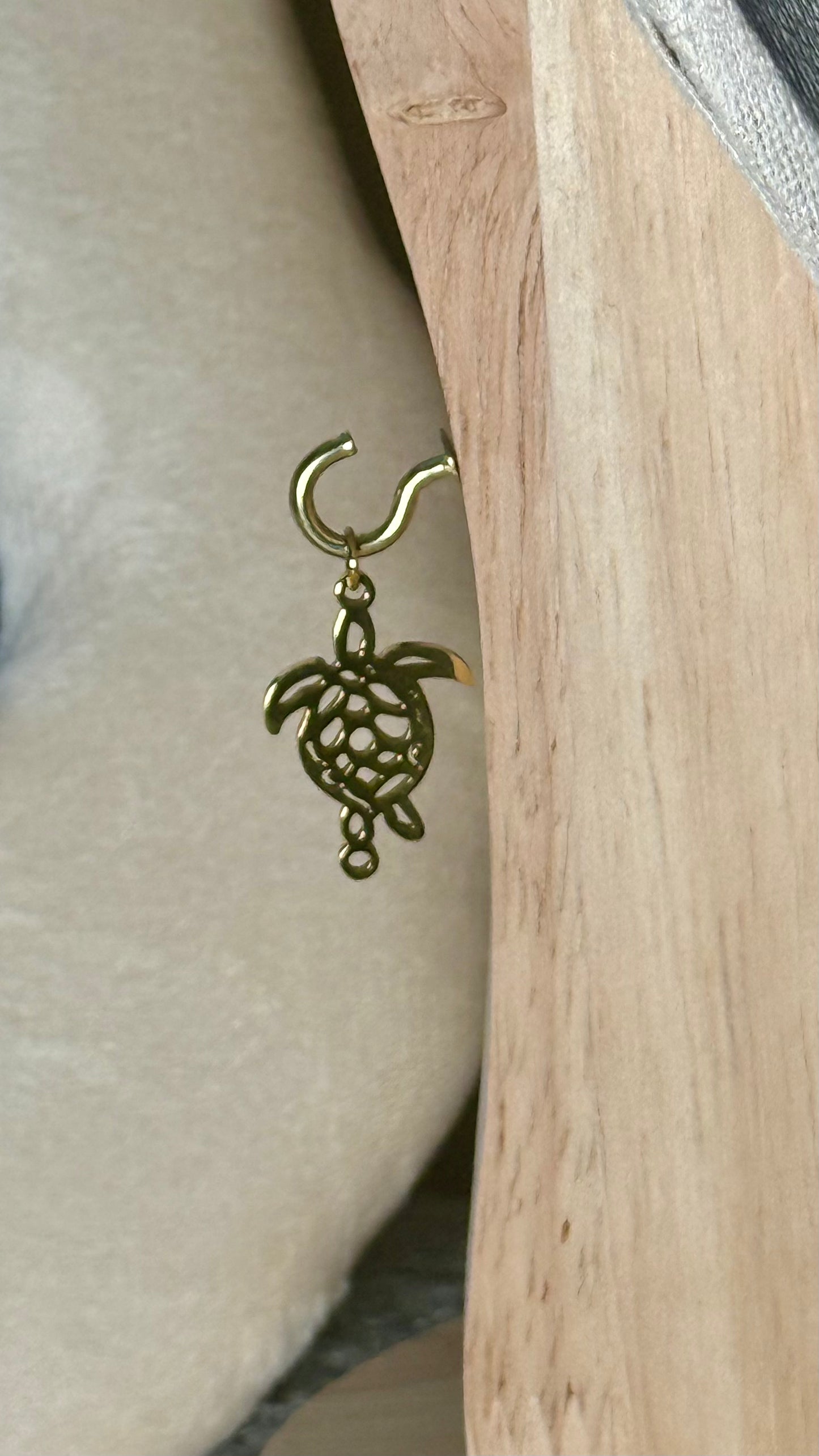 Charm tortue doré