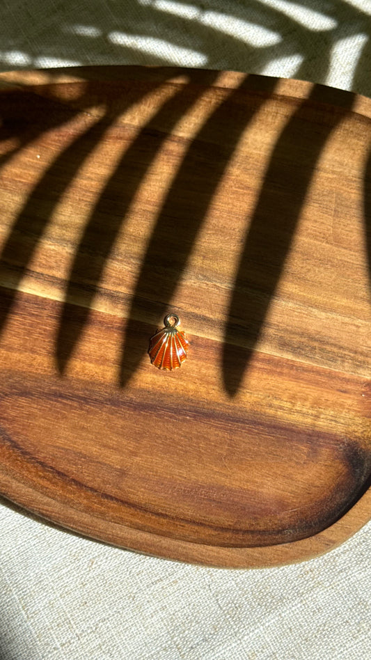 Charm petit coquillage orange