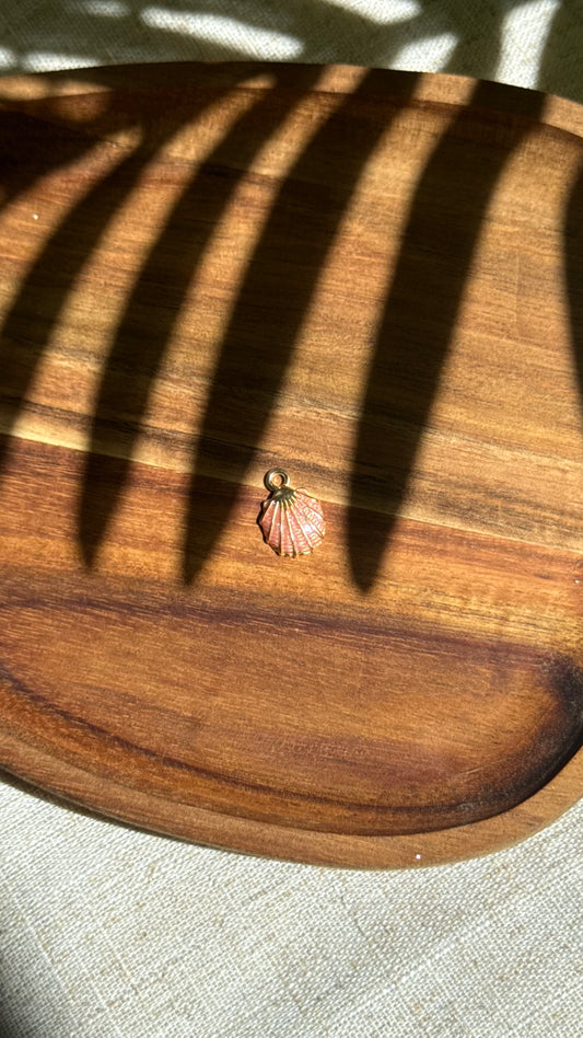 Charm petit coquillage rose