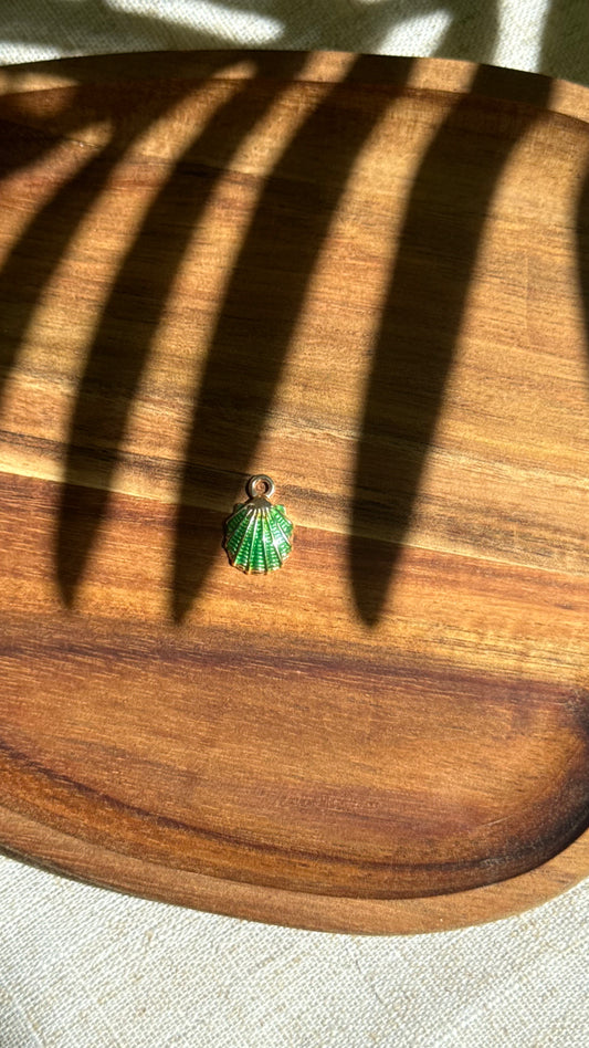 Charms petit coquillage vert