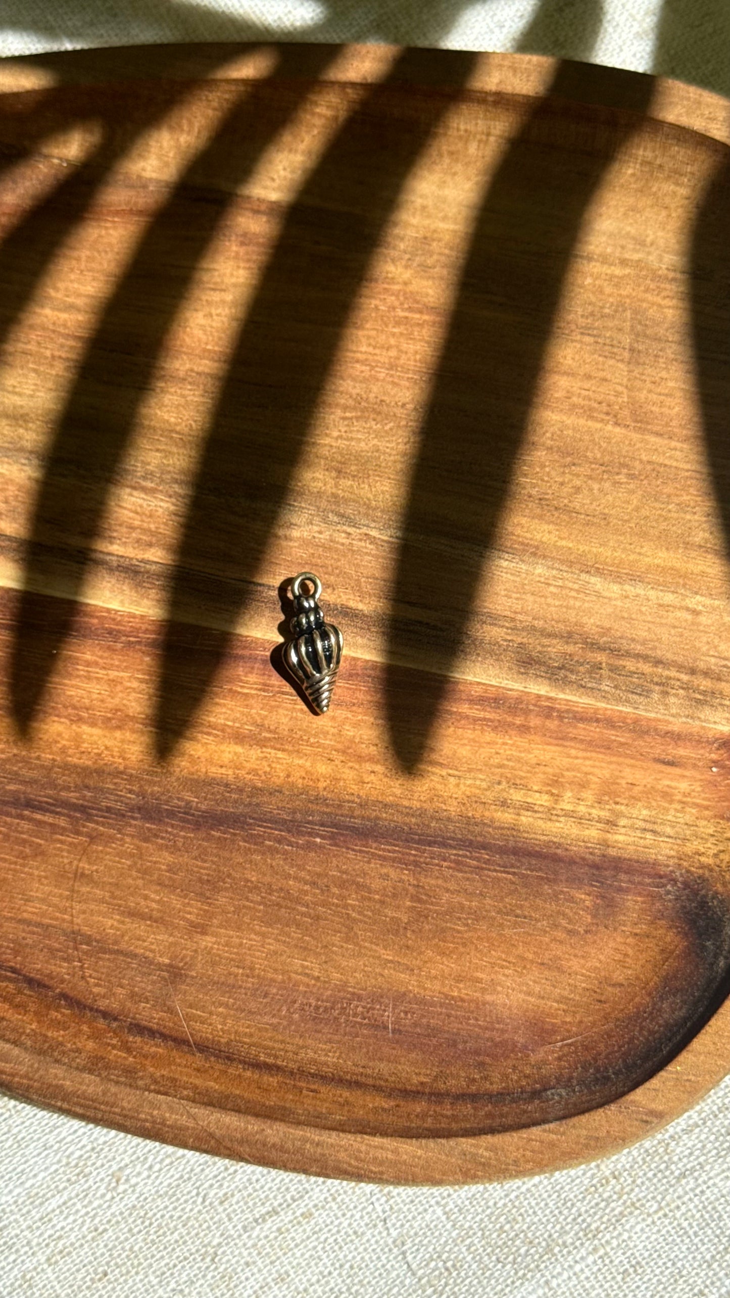 Charm coquillage noir